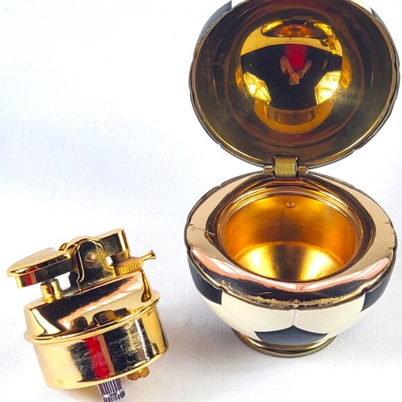 1960’s VINTAGE FRENCH GOLDTONE TABLE CIGARETTE EMPTYLIGHTER BL & WH SOCCERBALL - Picture 2 of 10